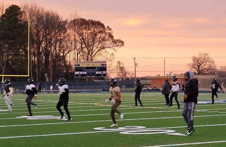 High school football report: Highland Springs, Varina remain in contention
